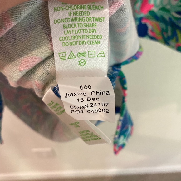 Lilly Pulitzer Justina Tunic in Indigo Exotic Escapade Print UPF 50+ - Picture 7 of 7